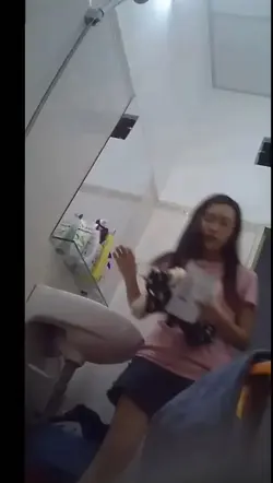 Video Quay Lén Chị Gái Tắm Nuốt Ruồi Ngay Mông.webp