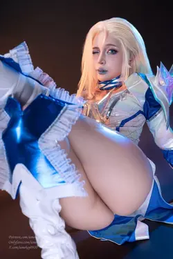 imgi_174_Emma-Frost-16f9fa4780d29b6e1b.md.webp